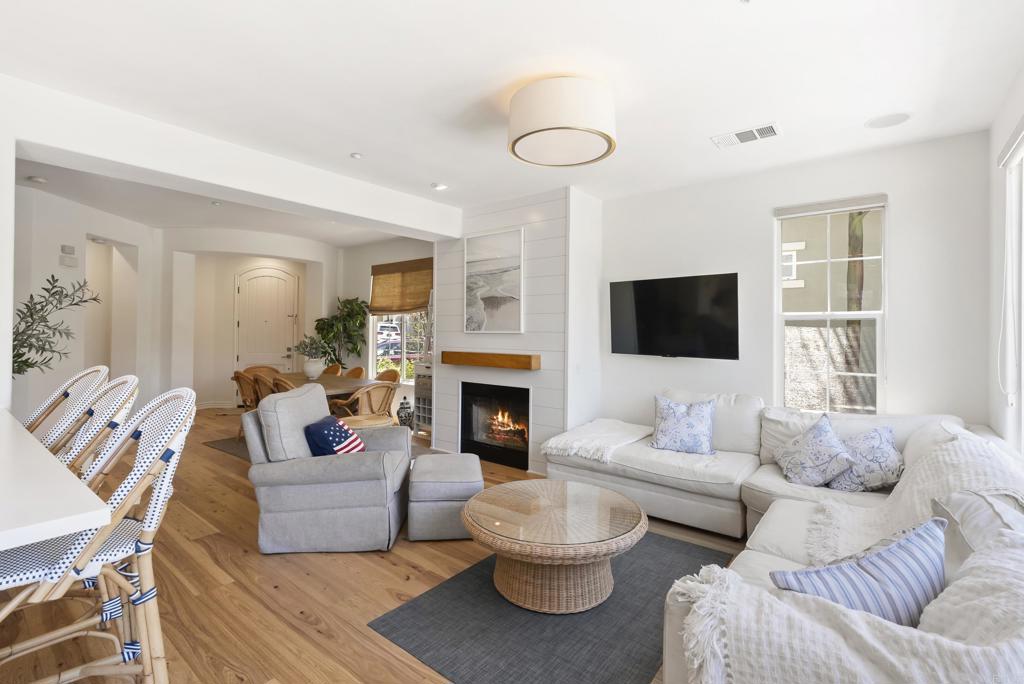 572 Beach St. - photo 4