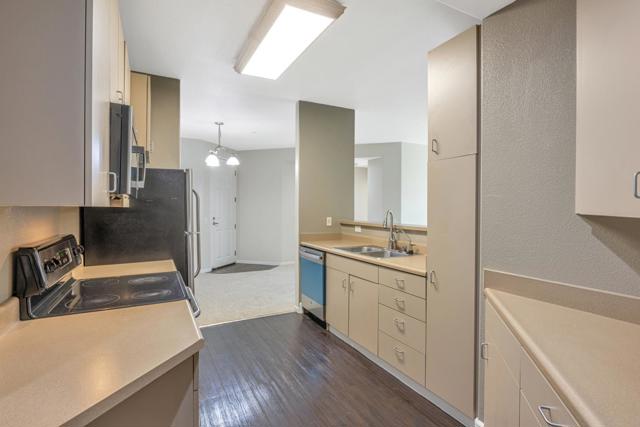 35511 Monterra Terrace, Union City CA: https://media.crmls.org/mediaz/24e6dcb3-b4ee-411b-813e-ca8cffe58049.jpg