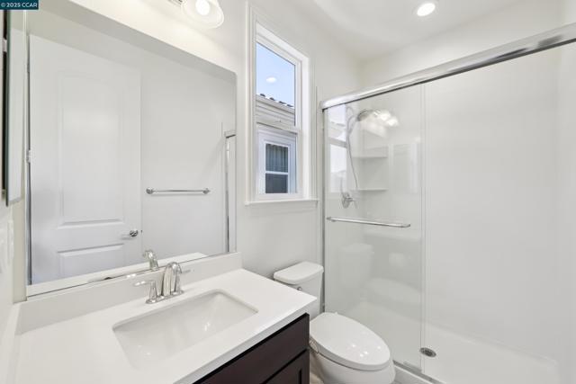 2909 Tulare Hills Dr, Dublin CA: https://media.crmls.org/mediaz/24e77f9a-b2c5-43b0-a451-2e241ab17afe.jpg