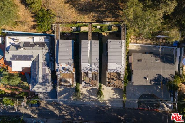 8866 Wonderland Avenue photo 35