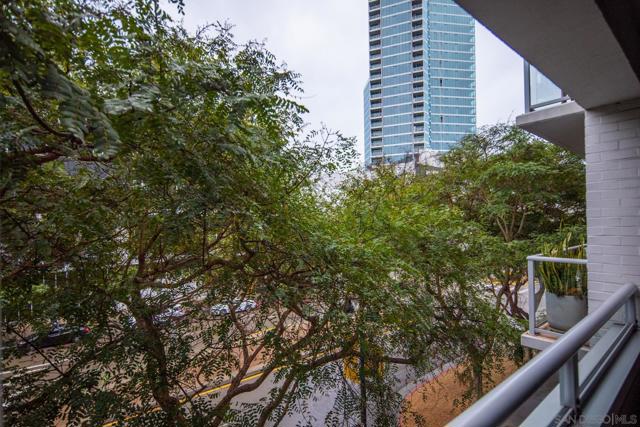 206 Park Blvd, San Diego CA: https://media.crmls.org/mediaz/24e82c83-e841-4910-ac8d-d273ff7f8ad8.jpg