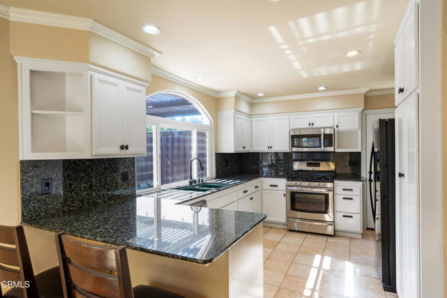 Detail Gallery Image 4 of 18 For 9116 Neath St, Ventura,  CA 93004 - 3 Beds | 2 Baths