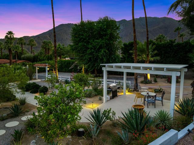 365 Camino Norte, Palm Springs CA: https://media.crmls.org/mediaz/24e8d202-dd81-43fb-9a41-6855a16d4a5e.jpg