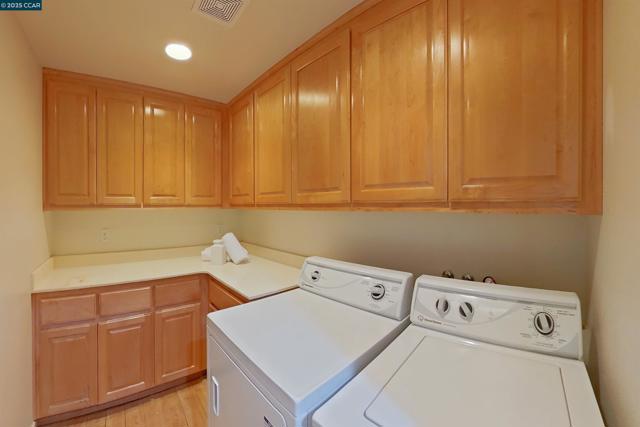 2073 Watermill Rd, San Ramon CA: https://media.crmls.org/mediaz/24e8da35-553c-49f2-80ef-b1a2042cf75a.jpg