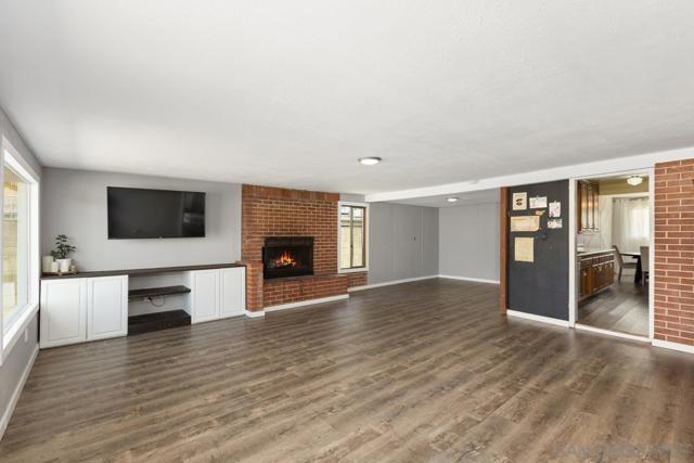 4870 Doliva Dr, San Diego CA: https://media.crmls.org/mediaz/24e936a6-3a33-4db4-84c4-f721164f16fc.jpg