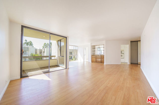 750 S Spaulding Avenue, Los Angeles CA: https://media.crmls.org/mediaz/24ea5d25-933c-43d2-a472-f02bc201470b.jpg
