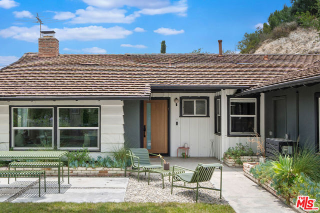 1741 Golf Club Drive, Glendale CA: https://media.crmls.org/mediaz/24eab62d-036c-43c6-9d4f-2e6d935aa248.jpg