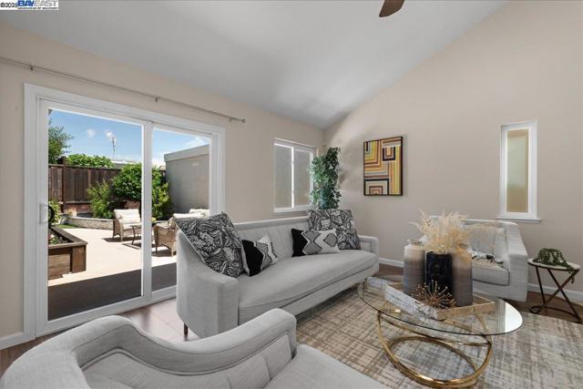 318 Lone Oak Dr, Pleasanton CA: https://media.crmls.org/mediaz/24eaf79f-64f7-4b73-9786-a021c9a55bb0.jpg