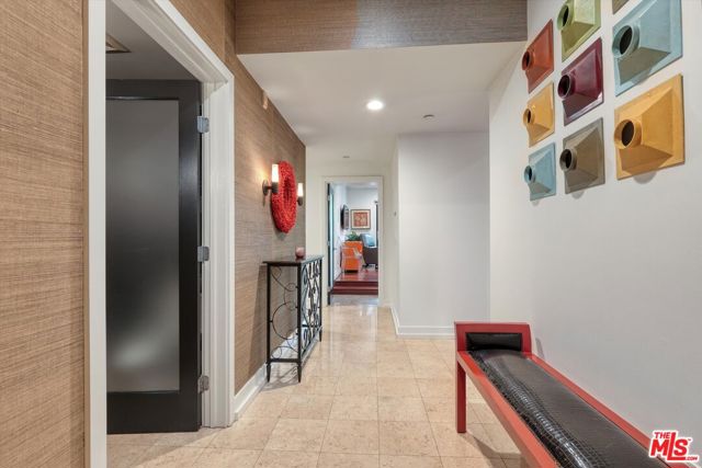 130 N Swall Drive, Beverly Hills CA: https://media.crmls.org/mediaz/24eb677c-6312-4ba4-86a1-4106d7a3171c.jpg