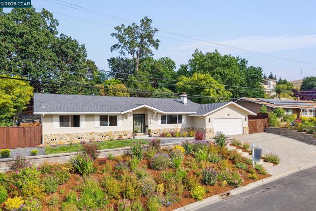 3739 Northridge Dr, Concord CA: https://media.crmls.org/mediaz/24ec3f5e-5f6c-4ecf-949f-5db97ed076ae.jpg