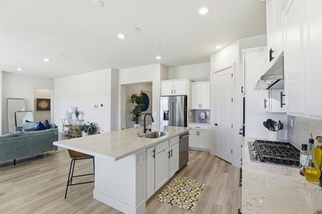 208 Luna Way, Hollister CA: https://media.crmls.org/mediaz/24ec5d69-a12d-4c5e-ae49-be7cf9ccfc53.jpg