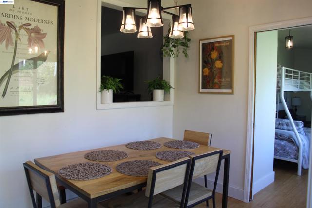 Image 5 of 20 For 536 Williams St