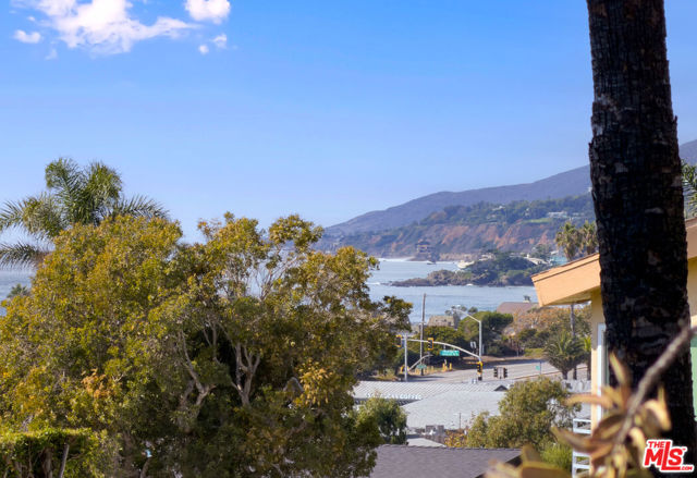 30630 Morning View Drive, Malibu CA: https://media.crmls.org/mediaz/24ed2f2e-a458-4f87-8ef9-658227f5432b.jpg