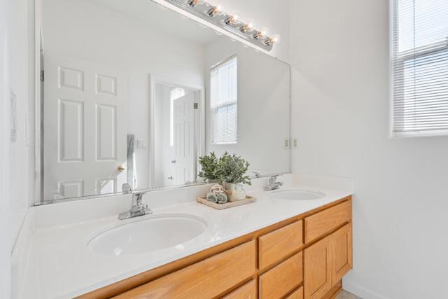 1101 Freedom Drive, Hollister CA: https://media.crmls.org/mediaz/24ed9d3a-0c41-458f-bc08-87f6cd450b36.jpg