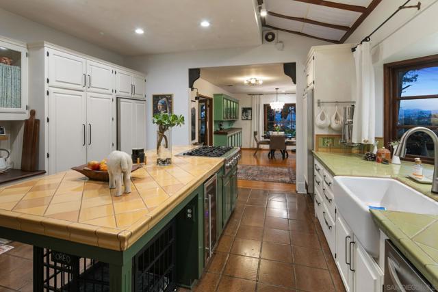 1115 S Mollison Ave, El Cajon CA: https://media.crmls.org/mediaz/24ee17c4-160b-4851-80a3-da0091bbab51.jpg