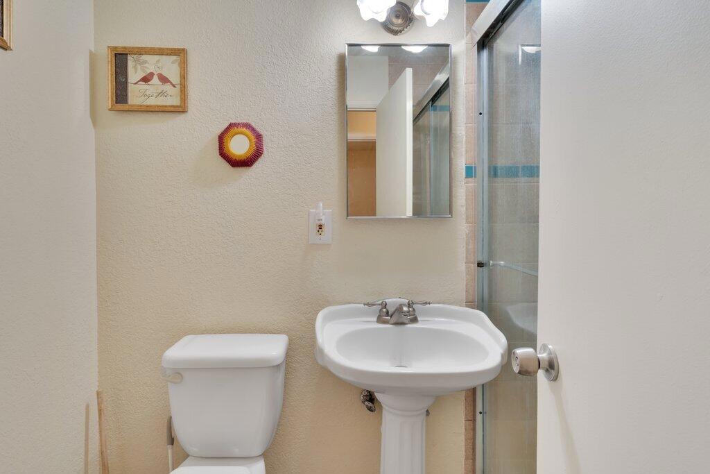https://media.crmls.org/mediaz/24ee7c51-1d54-4f62-84cc-40876ddcd794.jpg?preset=X-Large
