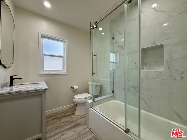5248 Whitsett Avenue, Valley Village CA: https://media.crmls.org/mediaz/24ee9855-0f49-4b13-afe7-aaa33a7b5ddc.jpg