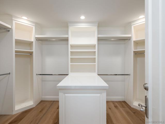 1879 Tahiti Drive, Costa Mesa CA: https://media.crmls.org/mediaz/24eea8fe-7511-4bd3-a9c6-ad1596279329.jpg