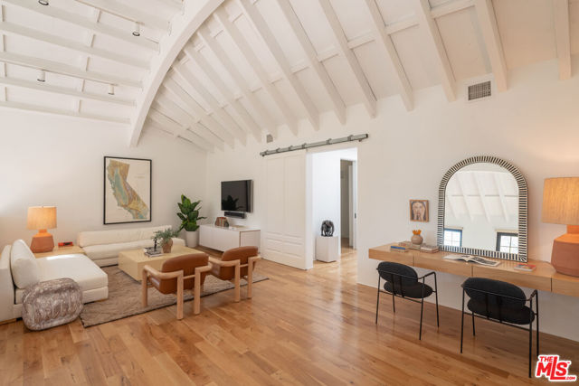 509 Santa Clara Avenue, Venice CA: https://media.crmls.org/mediaz/24eec0f1-aea9-4027-8d9b-57f5f5accc37.jpg