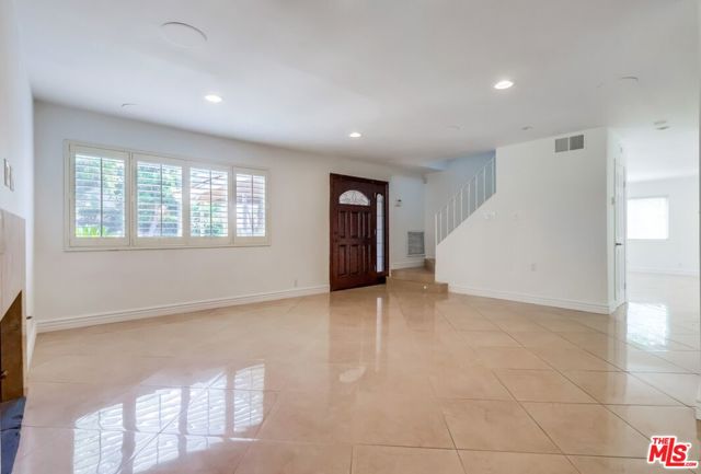 687 Mount Carmel Drive, Claremont CA: https://media.crmls.org/mediaz/24eedb6d-bdc8-4195-9412-1f826529a9df.jpg