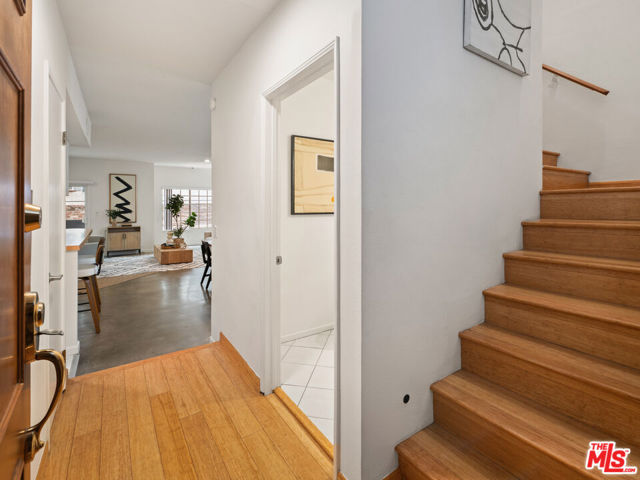 10627 Ashton Avenue, Los Angeles CA: https://media.crmls.org/mediaz/24ef5d07-5553-42cb-a49b-b40ceb5c8520.jpg