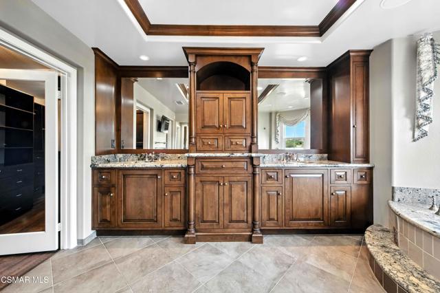 3194 Sunset Hills Boulevard, Thousand Oaks CA: https://media.crmls.org/mediaz/24f03b8d-873b-4459-93bf-99bdf177d030.jpg