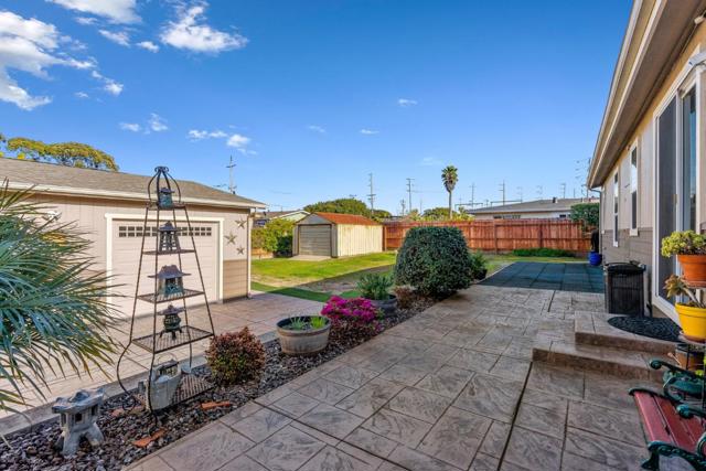 541 Casanova Avenue, Monterey CA: https://media.crmls.org/mediaz/24f080c6-8022-44ce-950c-aaa48a2f2e21.jpg