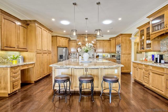 2224 Dos Lomas, Fallbrook CA: https://media.crmls.org/mediaz/24f0ba3a-041c-4250-8822-863297992656.jpg
