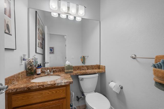 210 Belflora Way, Oceanside CA: https://media.crmls.org/mediaz/24f0c3b9-1bf8-4724-8f43-83343a3f4a07.jpg