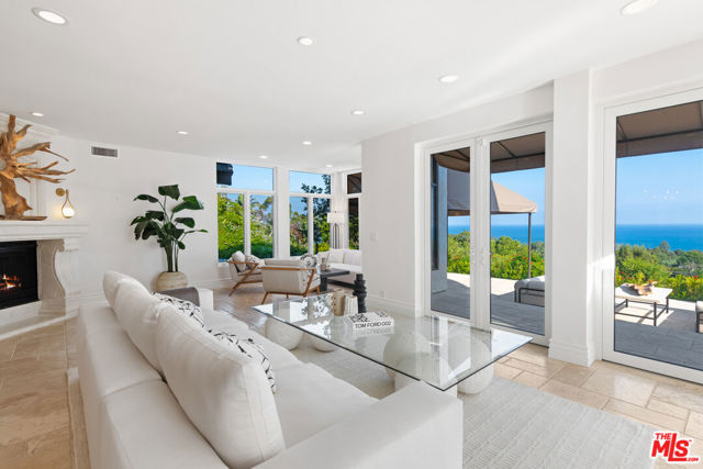 27931 Winding Way, Malibu CA: https://media.crmls.org/mediaz/24f11fee-5fc6-4d7c-a20c-ff904f63f219.jpg
