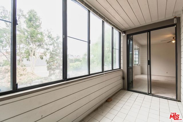 311 Bora Bora Way, Marina del Rey CA: https://media.crmls.org/mediaz/24f18ed8-2a9b-4679-a455-6364e498e592.jpg