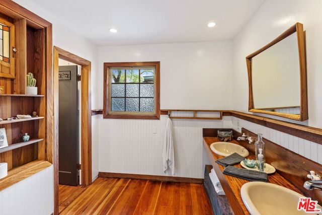 1551 Penny Road, Topanga CA: https://media.crmls.org/mediaz/24f247e2-8e79-415d-94cb-c848d480b1eb.jpg