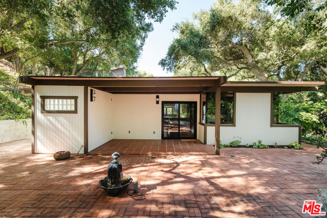 1289 Old Topanga Canyon Road, Topanga CA: https://media.crmls.org/mediaz/24f284a8-3bfc-409e-a727-cfbfcc3a8d9d.jpg