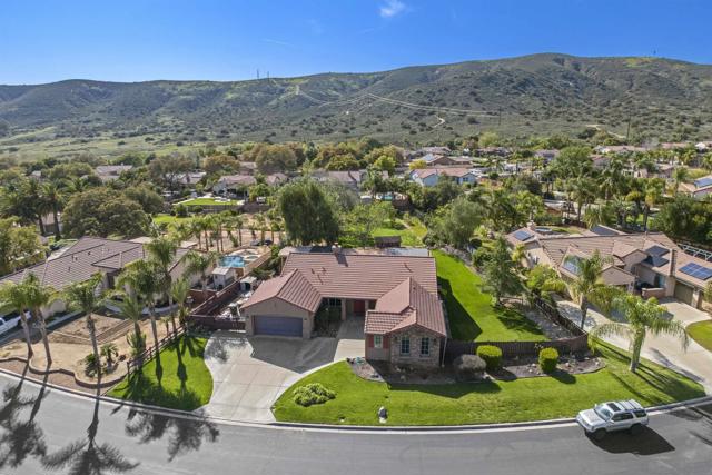 23527 Green Glen Road, Ramona CA: https://media.crmls.org/mediaz/24f294e8-4ca1-4048-af6b-1fe0dae9960f.jpg