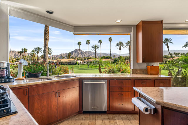 75295 St Andrews Court, Indian Wells CA: https://media.crmls.org/mediaz/24f2dce1-f0f7-4954-8263-3fa11d8394b9.jpg