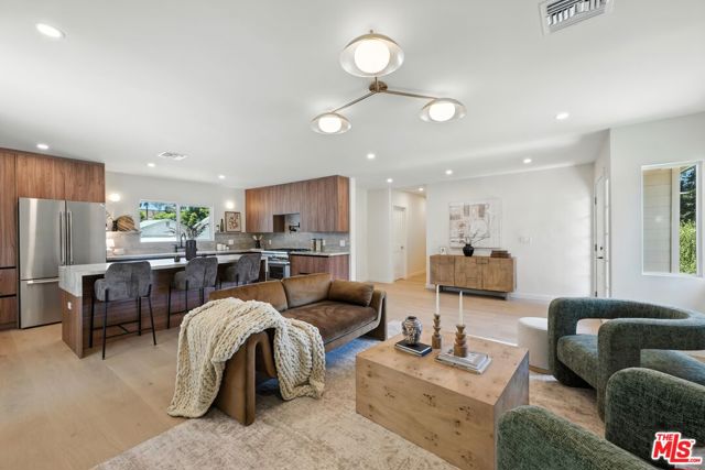 15727 Hartsook Street, Encino CA: https://media.crmls.org/mediaz/24f3e221-7409-4b3f-b61c-fdb569f4d9d8.jpg