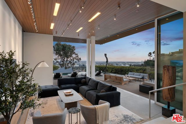 1430 Sunset Plaza Drive, Los Angeles CA: https://media.crmls.org/mediaz/24f49d16-9c0e-444a-bd0c-c800db2d24cf.jpg