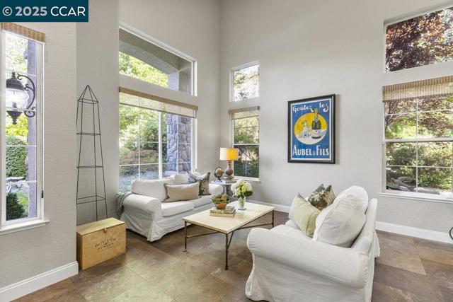 82 BEAR PLACE, Clayton CA: https://media.crmls.org/mediaz/24f56779-3dd3-43ec-bcd6-95cba3c2e49a.jpg