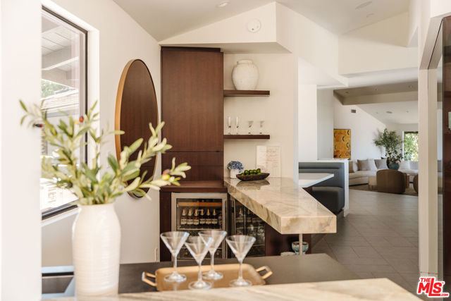 4 Buckboard Lane, Rolling Hills CA: https://media.crmls.org/mediaz/24f59d90-18cc-40a9-82a6-6a7e847f72a1.jpg