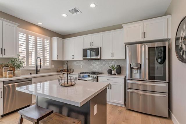 1153 Coyote Peak Way, Hollister CA: https://media.crmls.org/mediaz/24f5d8fc-c72f-4653-a498-e23a830aff6b.jpg