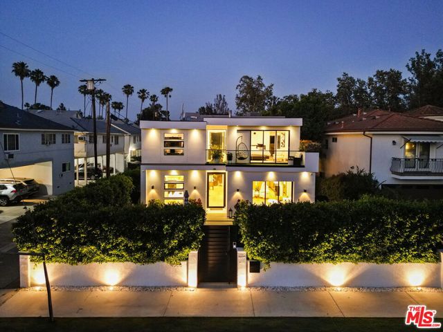 4338 Agnes Avenue, Studio City CA: https://media.crmls.org/mediaz/24f64c51-c0cd-4036-89a3-d69028701d27.jpg