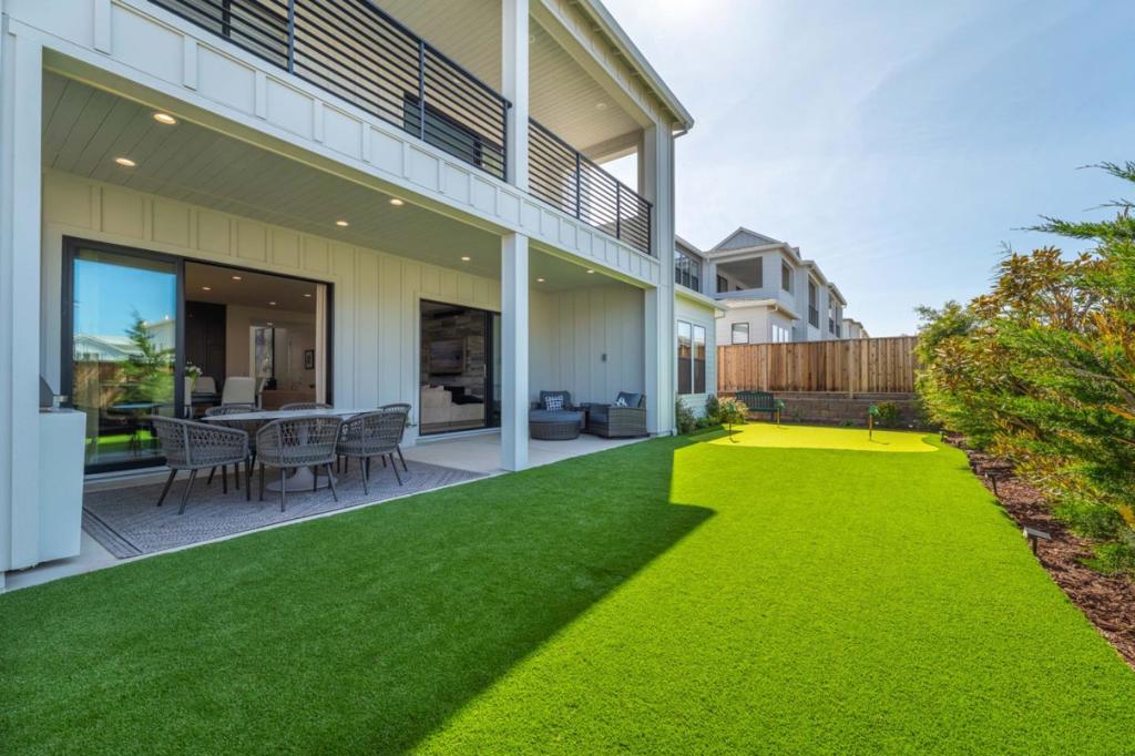 https://media.crmls.org/mediaz/24f69f62-d12d-418e-8ae6-a5870b4a7e6b.jpg?preset=X-Large