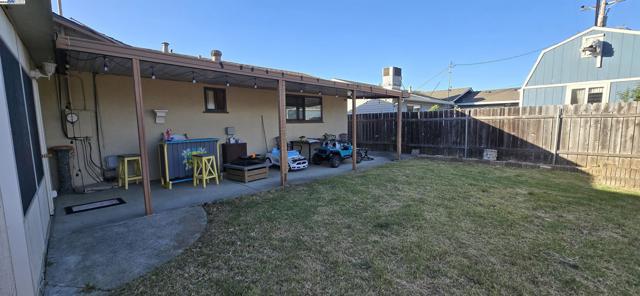 1661 Minnesota St, Fairfield CA: https://media.crmls.org/mediaz/24f74154-83f6-43b1-92b5-8768df870539.jpg