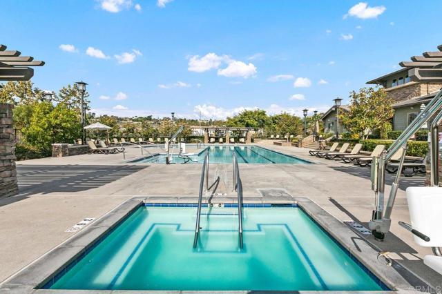 3002 Villeta Ave, Carlsbad CA: https://media.crmls.org/mediaz/24f788f5-5d16-4e9c-af4b-a1bec216189b.jpg