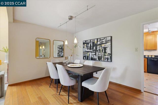 1759 Crescent Dr, Walnut Creek CA: https://media.crmls.org/mediaz/24f79251-6e86-4991-a3a9-c92e4c72602a.jpg