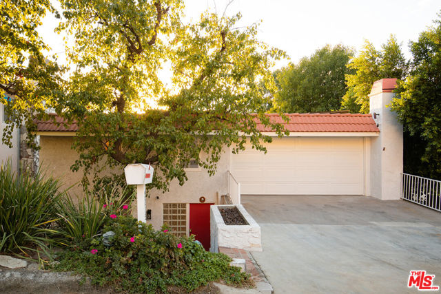 5215 Baza Avenue photo 2