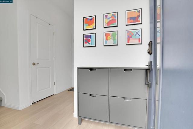 2816 Cathwood Lane, Alameda CA: https://media.crmls.org/mediaz/24f84d68-787b-42cd-9a42-de0921869624.jpg