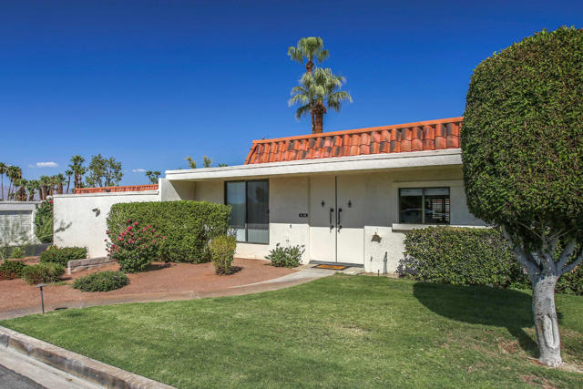 45780 Ocotillo Drive, Palm Desert CA: https://media.crmls.org/mediaz/24f8f341-5f4b-4eb0-9edd-324330927377.jpg