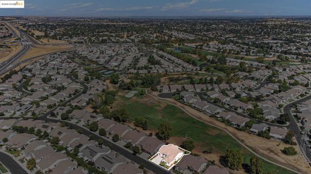 452 Tayberry Ln, Brentwood CA: https://media.crmls.org/mediaz/24f8fd58-7f04-4dce-81f7-fdadc3caa609.jpg