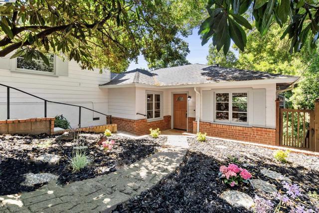 2593 El Caminito, Oakland CA: https://media.crmls.org/mediaz/24f9a204-c809-4357-9bb3-01639949ba88.jpg
